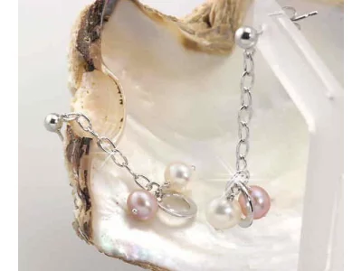  Freshwater pearl necklace with earrings